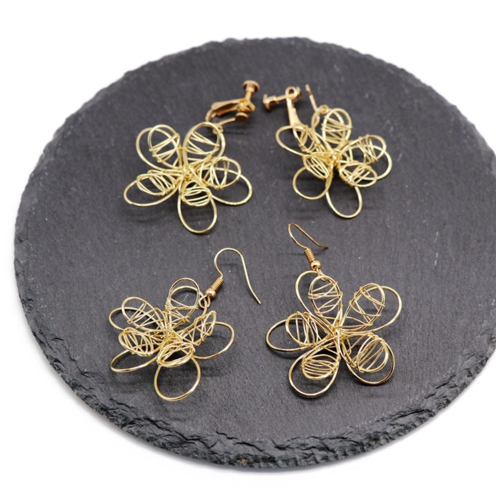 EVERLY | Geometric Woven Flower Dangle Earrings - Picture 4 of 5